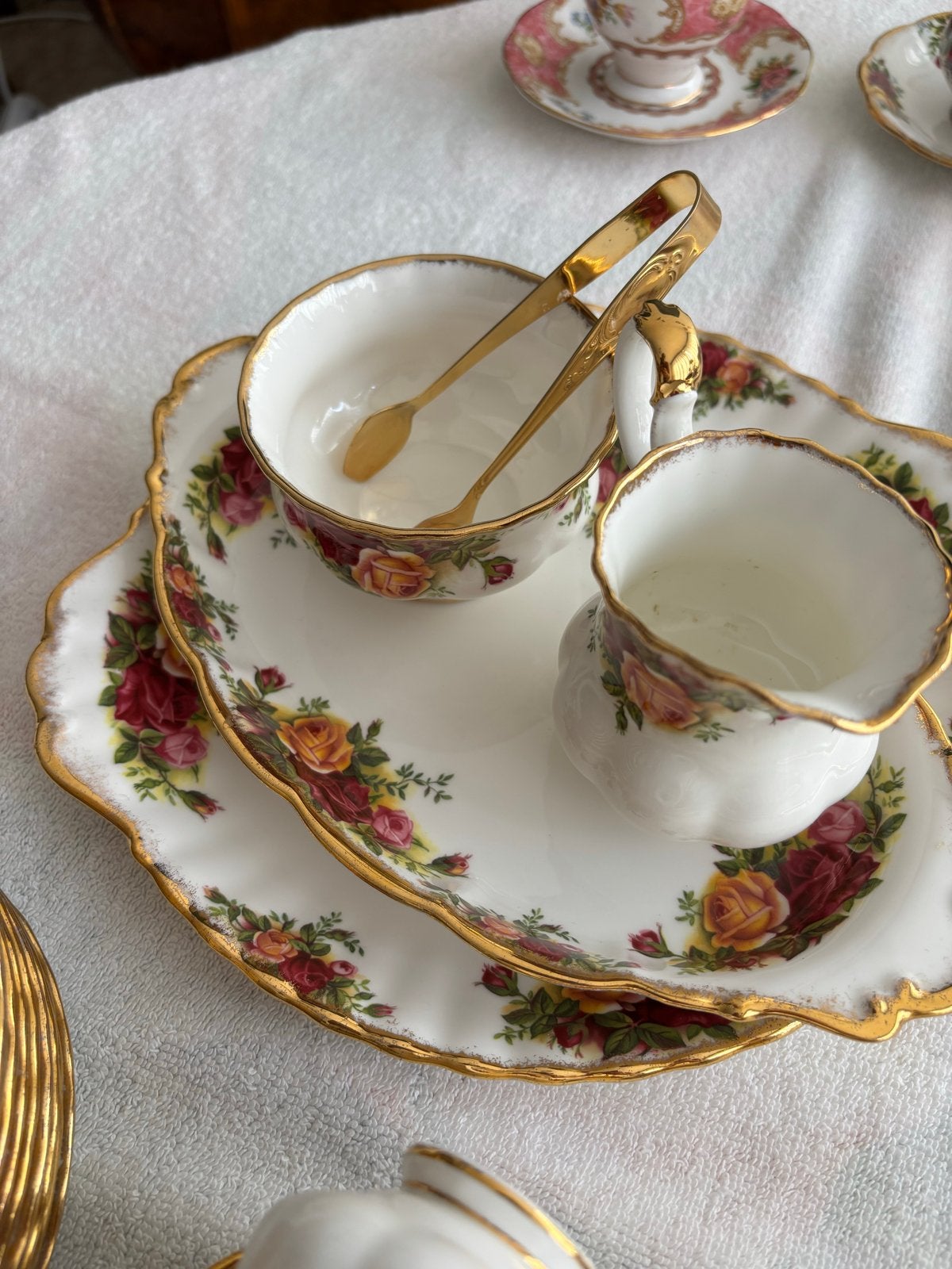 Prachtig Royal Albert Old Country Roses theeservies, Antiek en Kunst, Ophalen