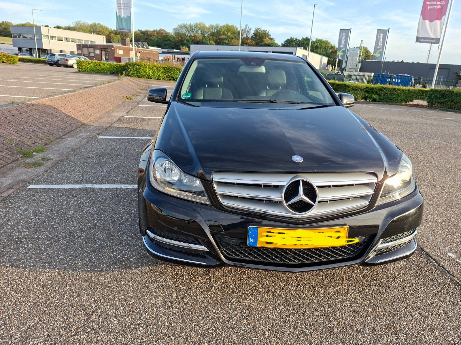 Te Koop Mercedes Benz C180 Avangarde, Auto's, Mercedes-Benz, Automaat, Achterwielaandrijving, 1800 kg, Zwart