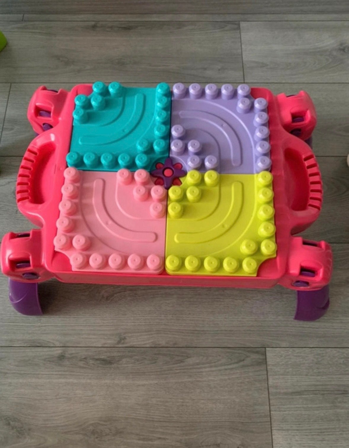 Mega Bloks bouwtafel met blokken Roze, Kinderen en Baby's, Speelgoed | Bouwstenen, Ophalen of Verzenden, Gebruikt, Megabloks