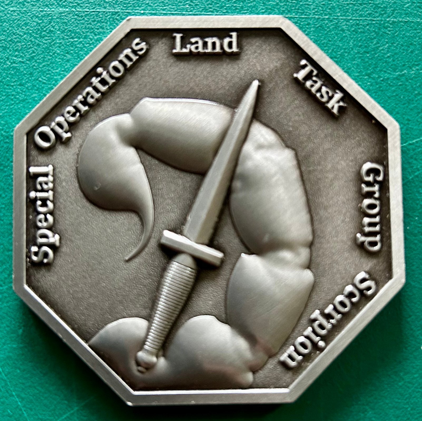 Coin commando nr 206 uit iverzicht coins KCT, Verzamelen, Militaria | Algemeen, Landmacht, Embleem of Badge, Nederland, Verzenden