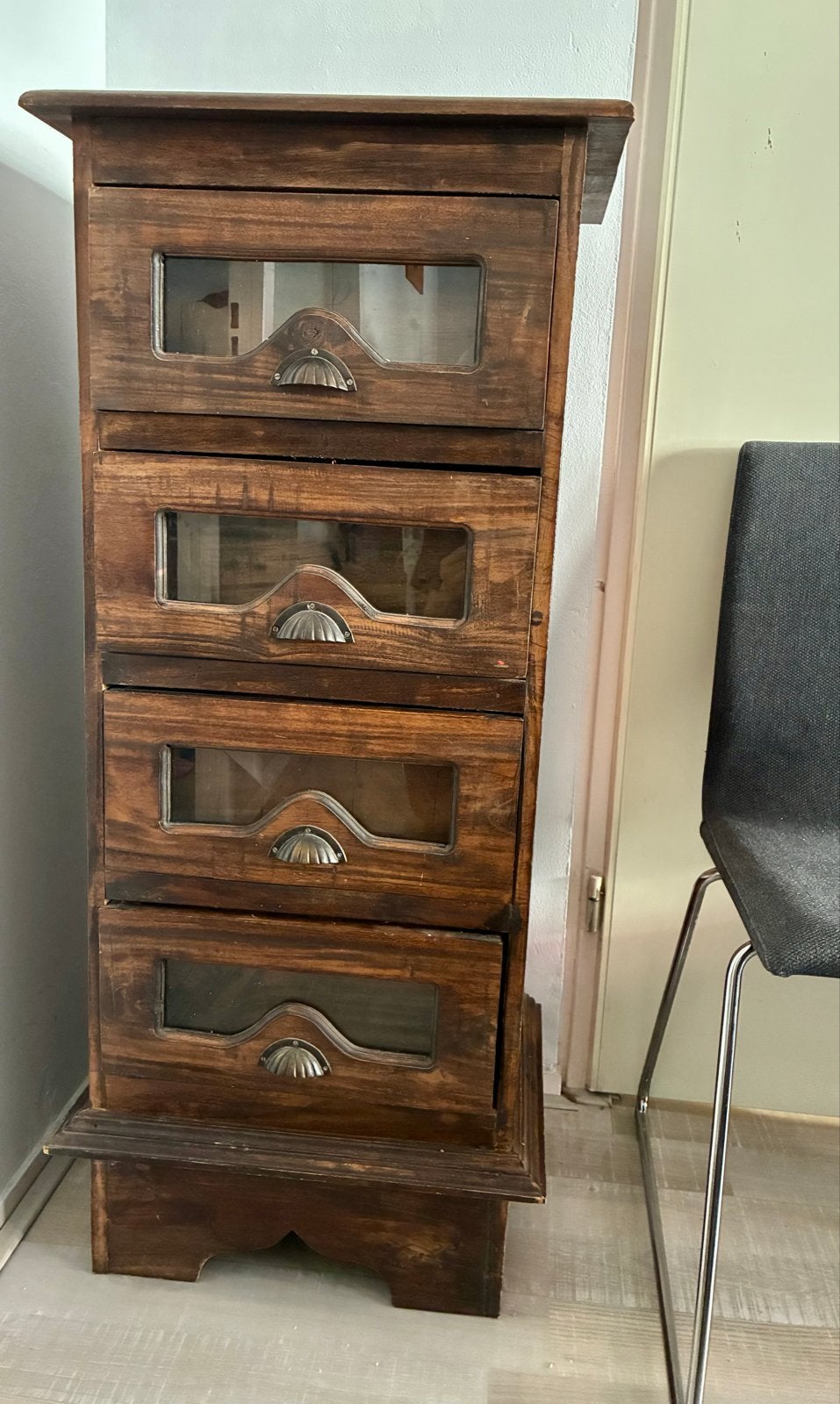 Houten ladekastje met glazen fronten - Zo goed als nieuw, Ophalen, Minder dan 50 cm, 100 tot 150 cm, Zo goed als nieuw