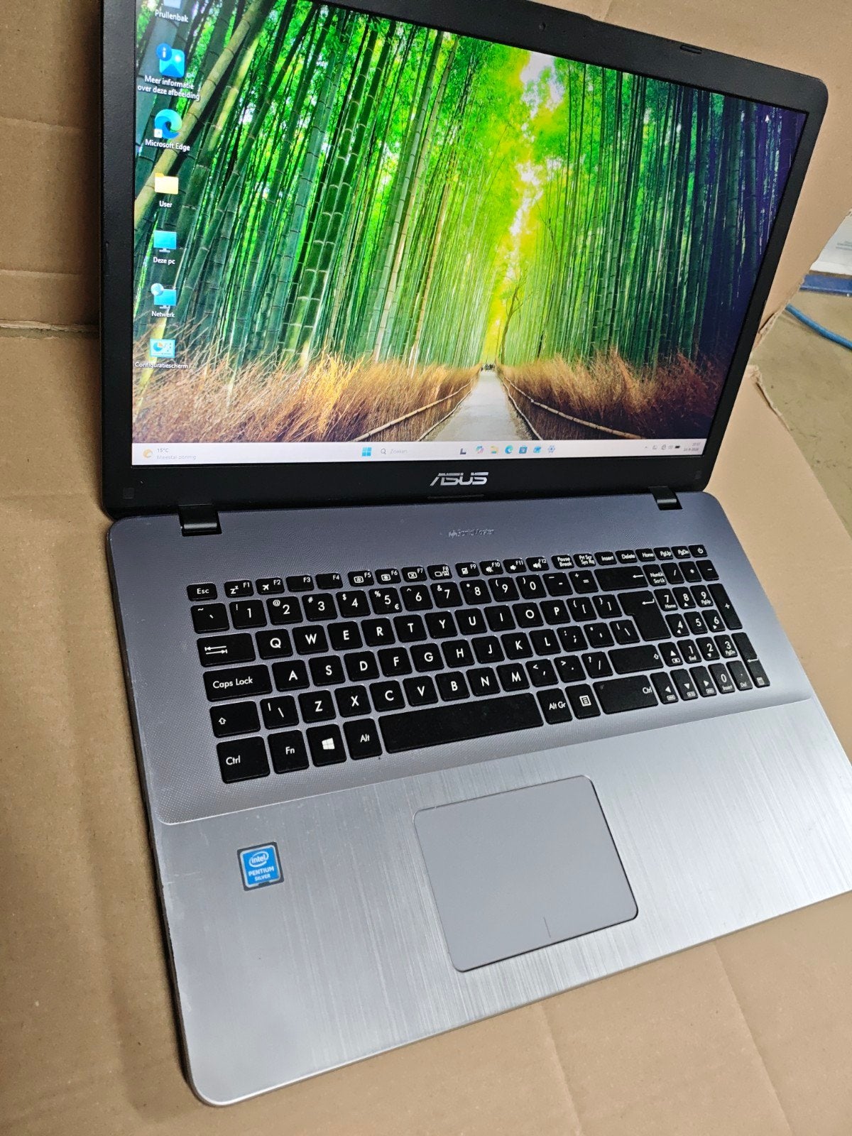 ASUS 17.3 Inch Intel Pentium N5000 4B 240GB SSD Windows 11, Computers en Software, Ophalen, Gebruikt, 2 tot 3 Ghz, Asus vivobook