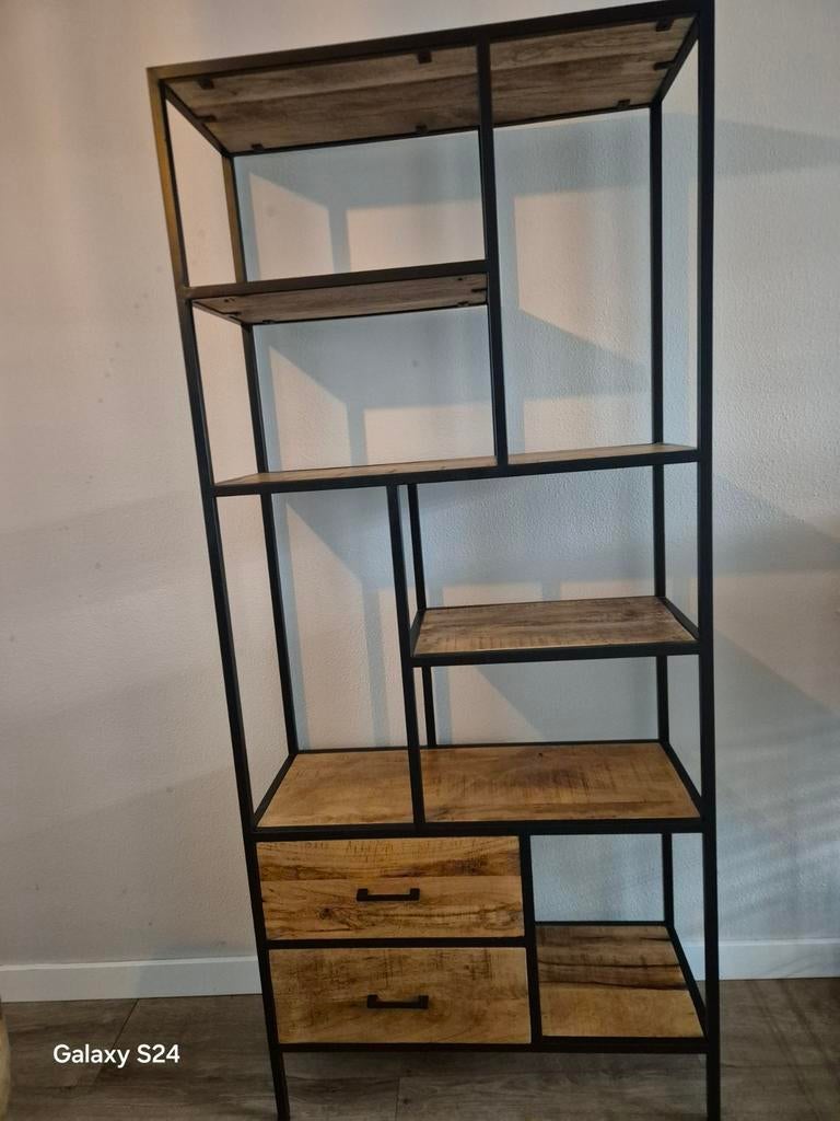 Industriële Boekenkast Mangohout & Staal, Met plank(en), Zo goed als nieuw, 150 tot 200 cm, 25 tot 50 cm