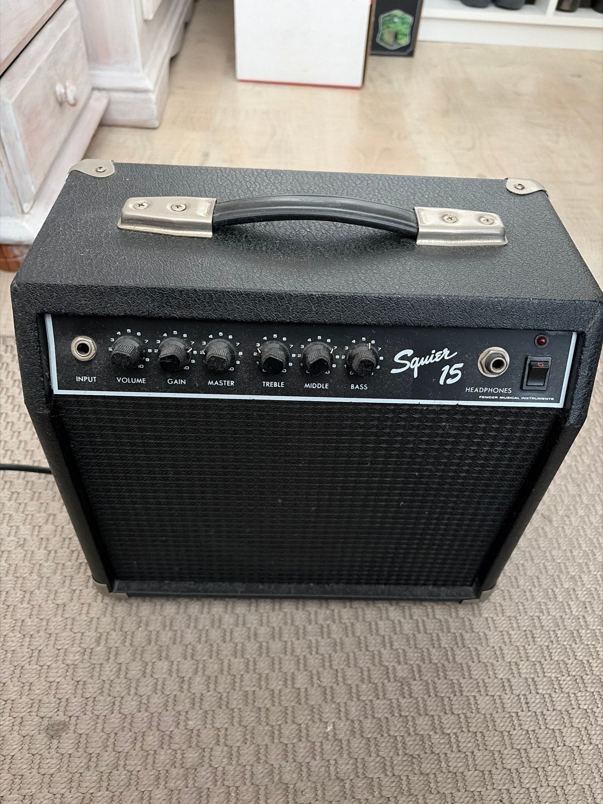 Fender Squier 15 gitaarversterker - Compact en veelzijdig, Muziek en Instrumenten, Versterkers | Bas en Gitaar, Ophalen of Verzenden