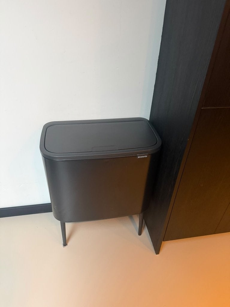 Brabantia prullenbak zwart, 30 tot 40 liter, Ophalen, Zo goed als nieuw, Metaal