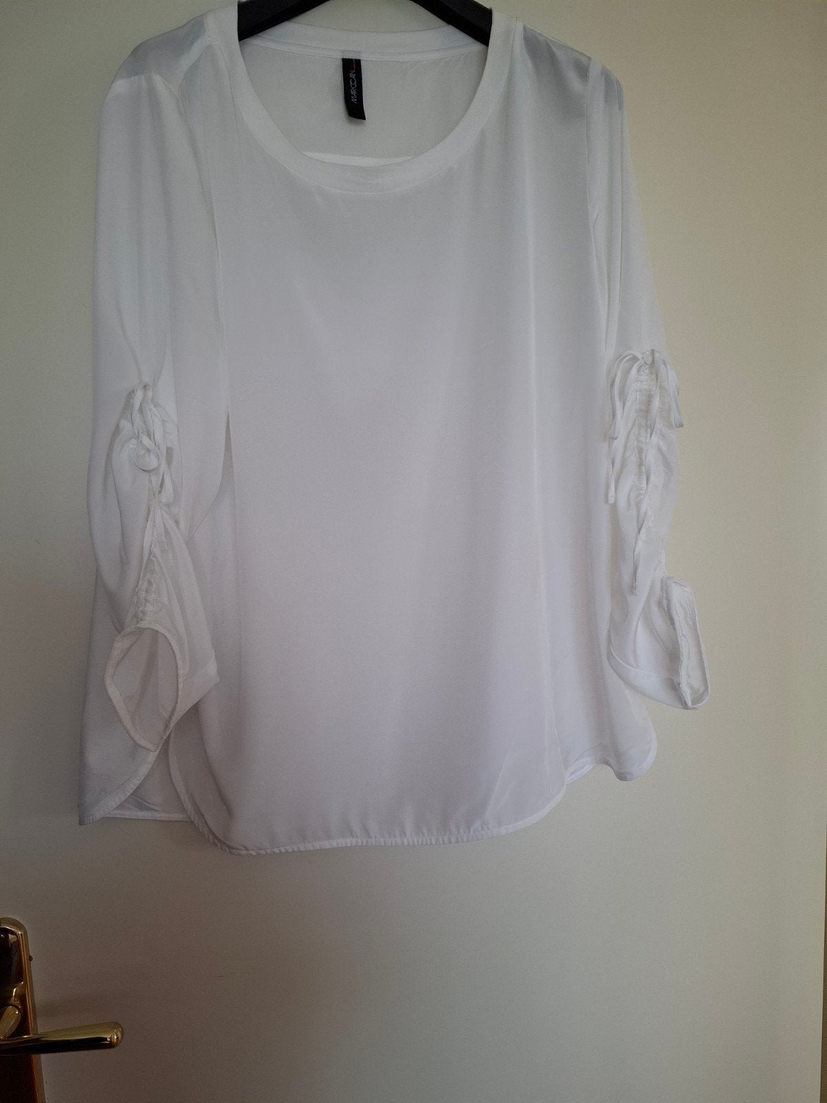 Marc Cain spierwitte blouse met verstelbare mouwen, Maat 38/40 (M), Marc Cain, Wit, Ophalen of Verzenden