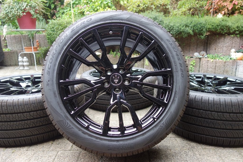 Maserati Grecale - ZGAN 20 inch velgen en All Season banden, Auto-onderdelen, Banden en Velgen, Ophalen, Gebruikt, 255 mm, Banden en Velgen