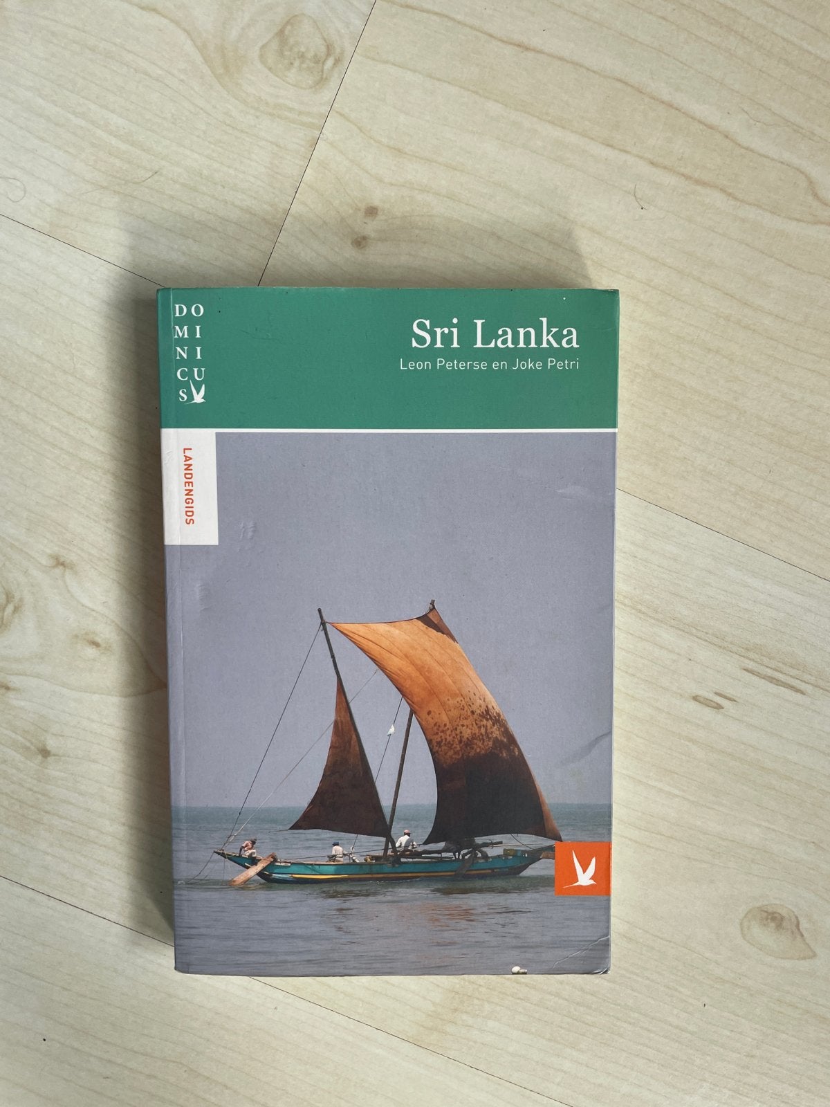 Dominicus Landengids Sri Lanka - Leon Peterse en Joke Petri, Ophalen of Verzenden, Reisgids of -boek, Azië, Gelezen