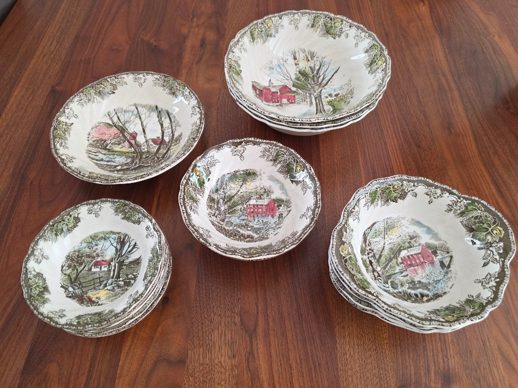 Servies te koop Johnson Bros - The Friendly Village, Antiek en Kunst, Antiek | Servies los, Ophalen