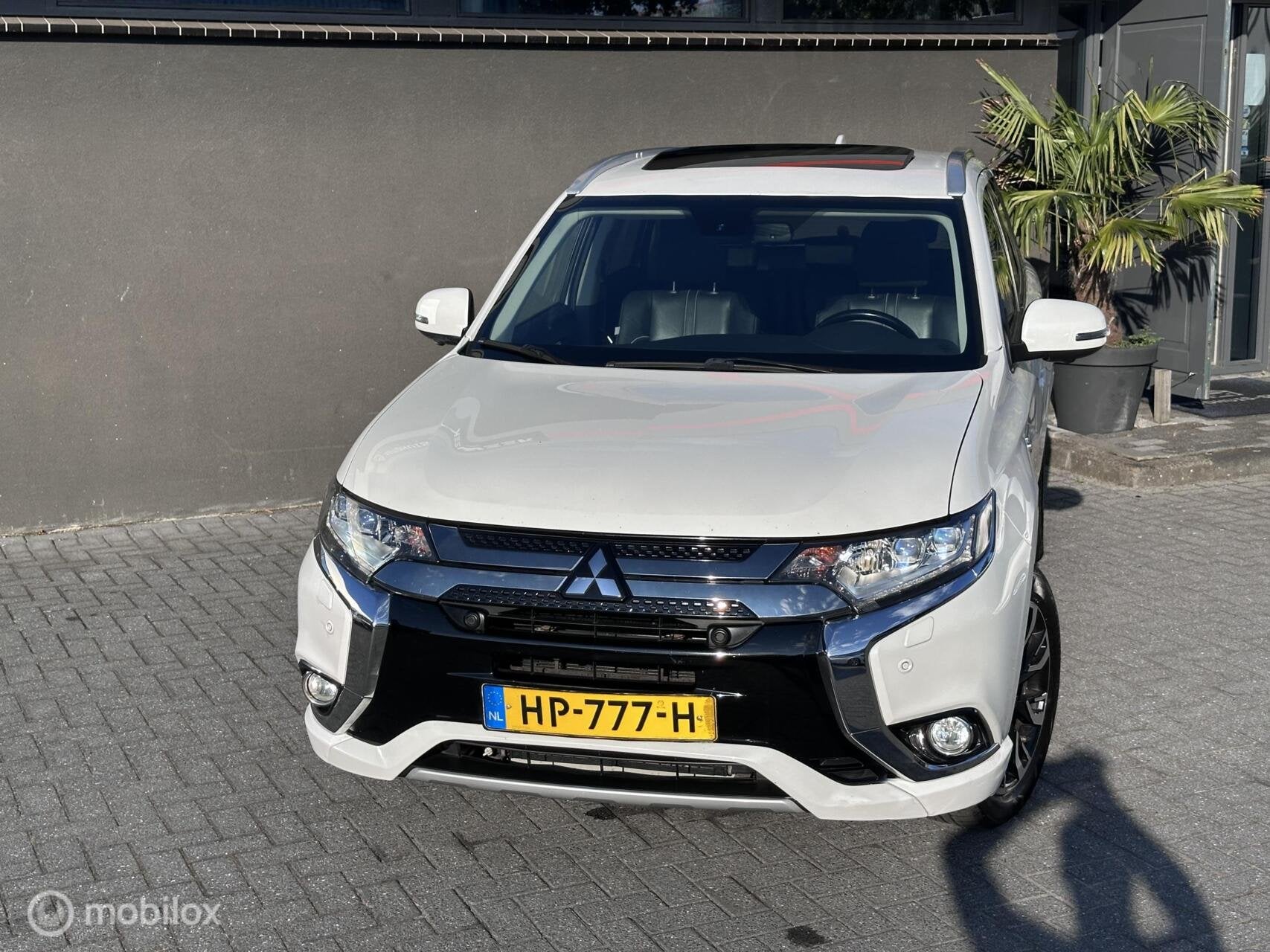 Mitsubishi Outlander 2.0 PHEV instyle+ |Pano |Leer |Trekhaak, 1998 cc, Euro 6, 4 cilinders, 1820 kg