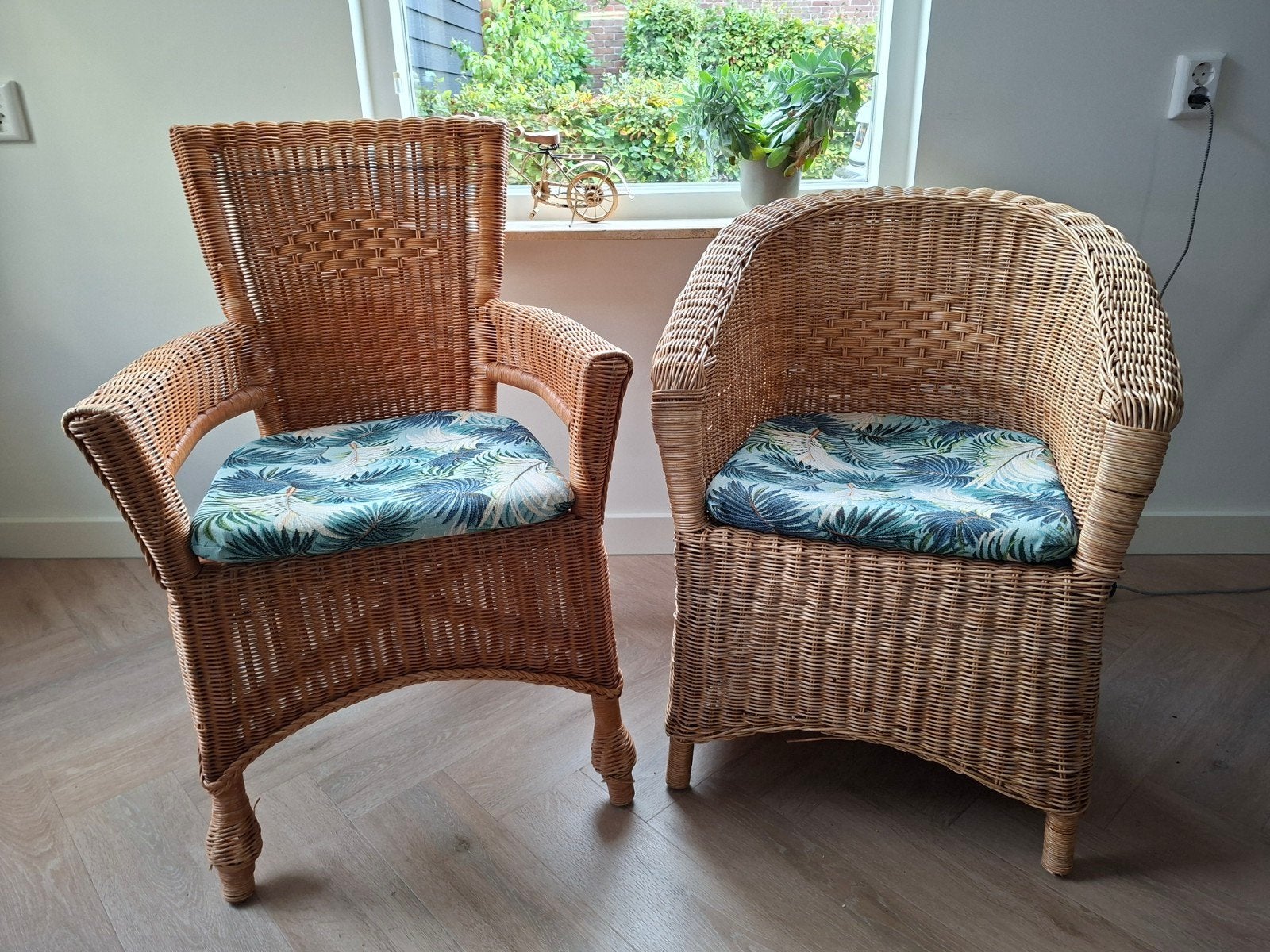Twee rieten stoelen met kussens, Ophalen, Gebruikt, Twee, Bruin
