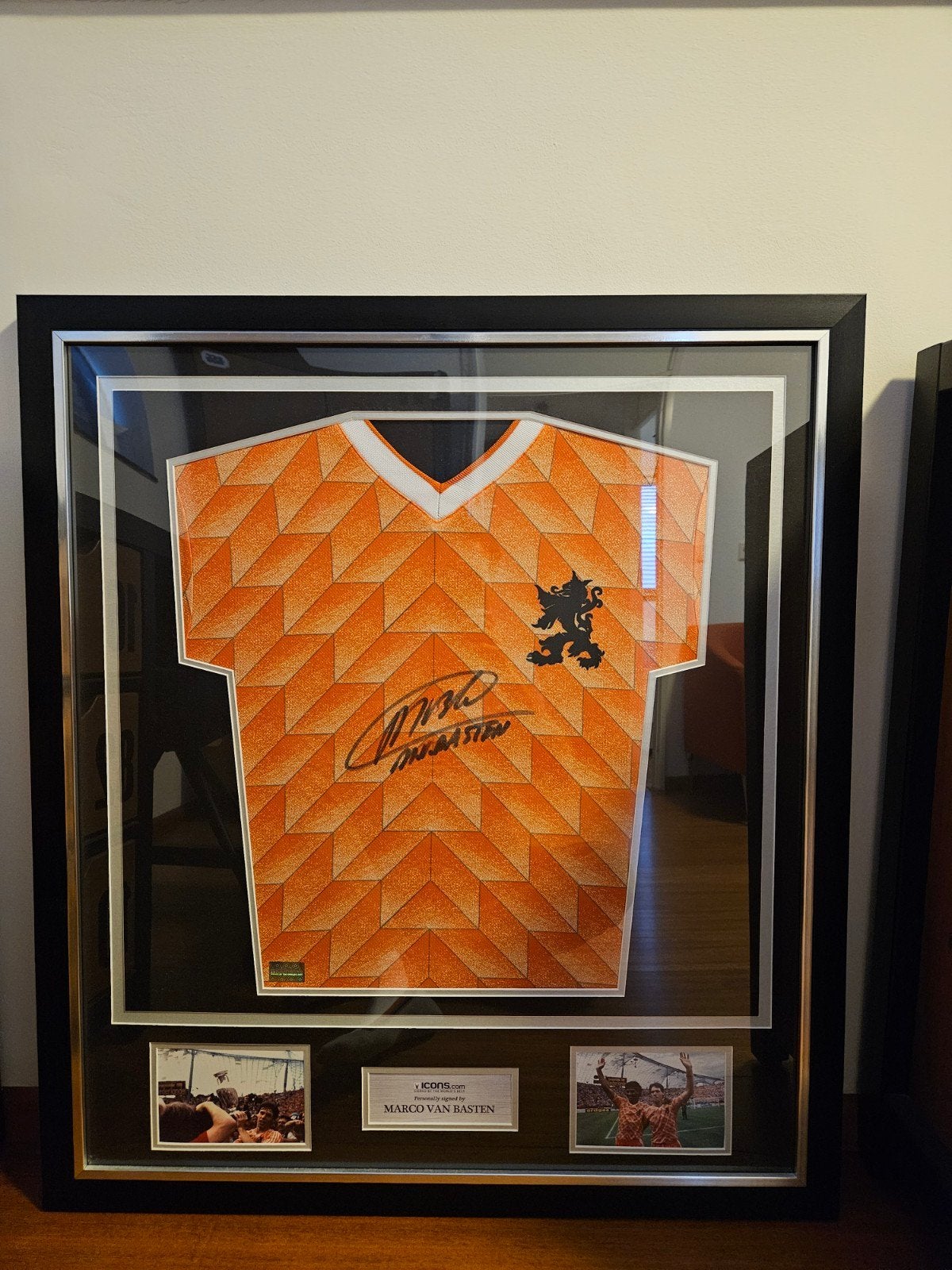 EK1988 Ingelijst gesigneerd Marco van Basten Oranje shirt, Verzamelen, Sportartikelen en Voetbal, Ophalen, Zo goed als nieuw, Shirt