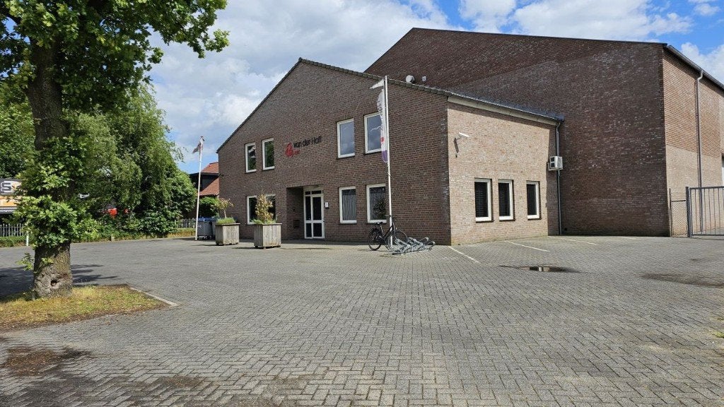 Te huur: kantoor-/praktijkruimte op toplocatie in Boxmeer!, Zakelijke goederen, Bedrijfs Onroerend goed, 300 m², Huur, Kantoorruimte