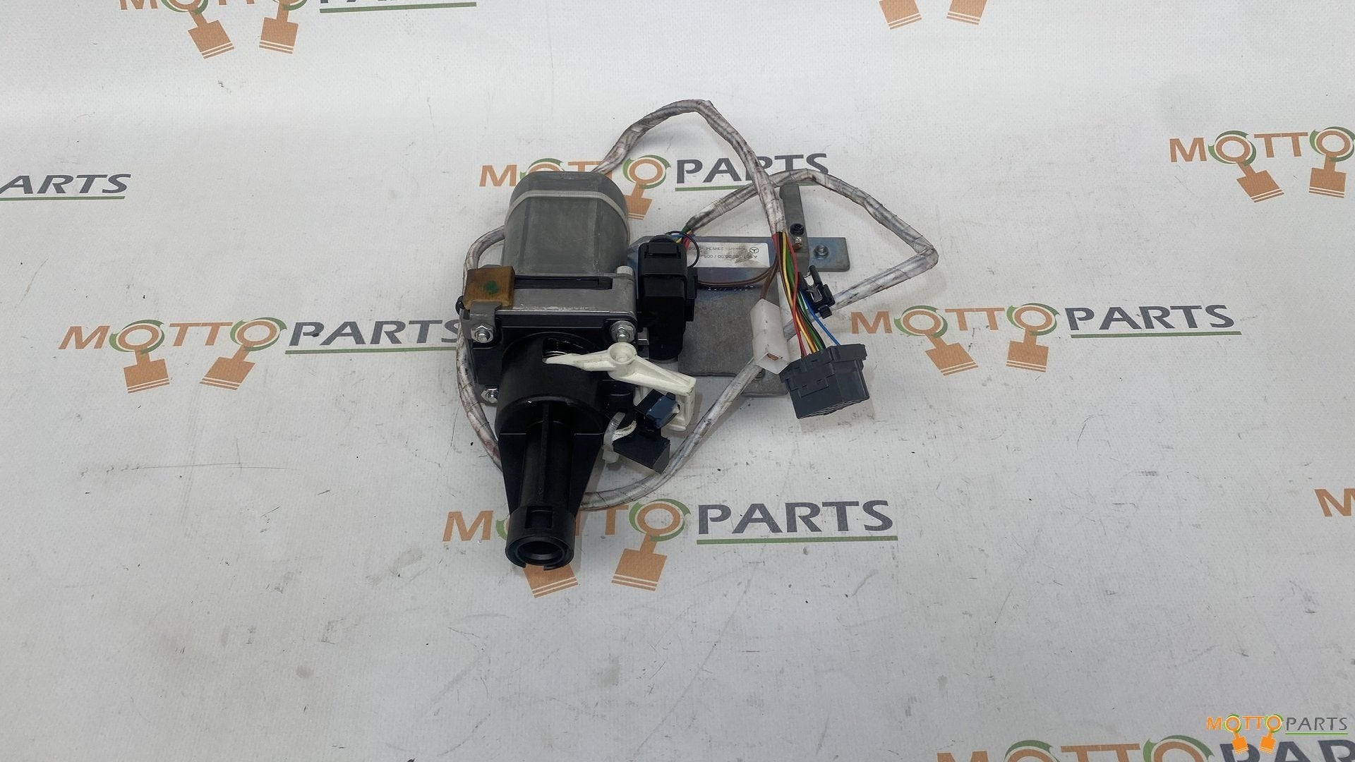 Mercedes W907 Sprinter Sluithulpmotor Rechts A9077602000, Gebruikt, -, -, Ophalen of Verzenden