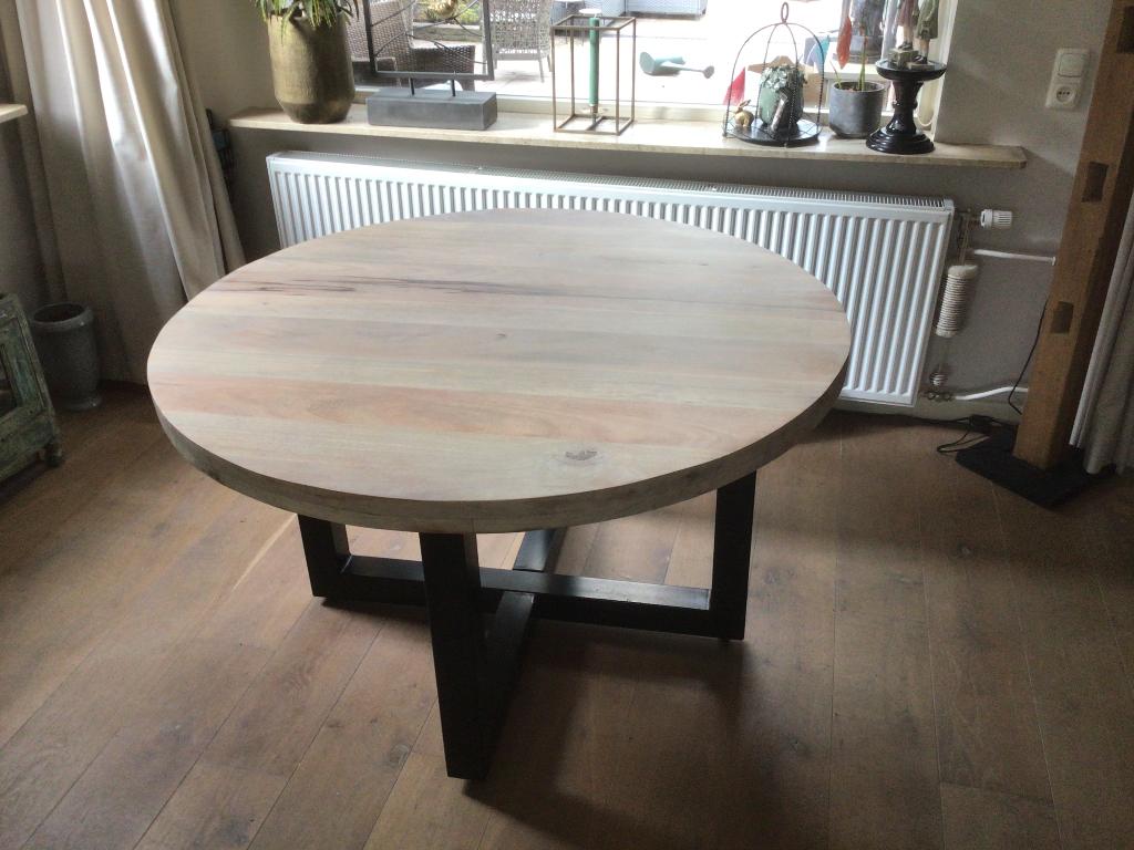 Eet tafel € 200, Huis en Inrichting, Tafels | Eettafels, Ophalen, Rond, Zo goed als nieuw, Vijf personen of meer
