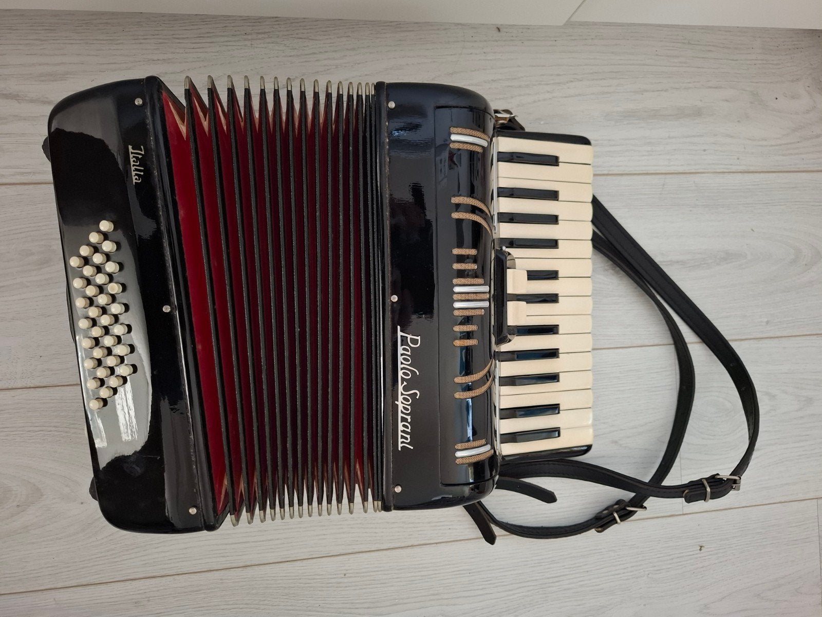 Paolo Soprani 32-bas accordeon, Muziek en Instrumenten, Accordeons, Ophalen, Zo goed als nieuw, Overige merken, Met koffer