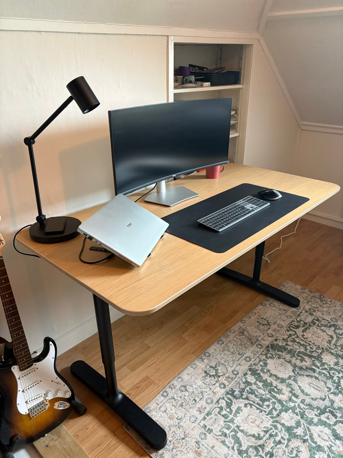 Ikea bureau 160 x 80, eikenhouten kleur, Huis en Inrichting, Zit-sta bureau, Hout, Ophalen of Verzenden, Zo goed als nieuw