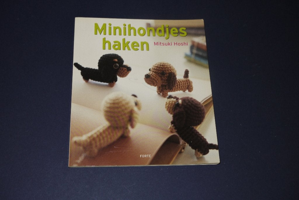 haak boekje mini hondjes haken mitsuki hoshi 71 pagina's, Ophalen of Verzenden, Zo goed als nieuw, Haken, Patroon of Boek