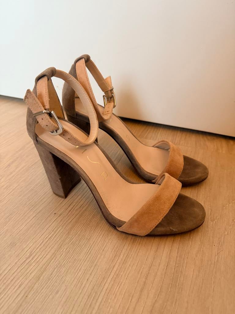 Unisa Echt Suède Leren Hakken Nude Kleur Maat 36, Pumps, Beige, Ophalen of Verzenden, Zo goed als nieuw