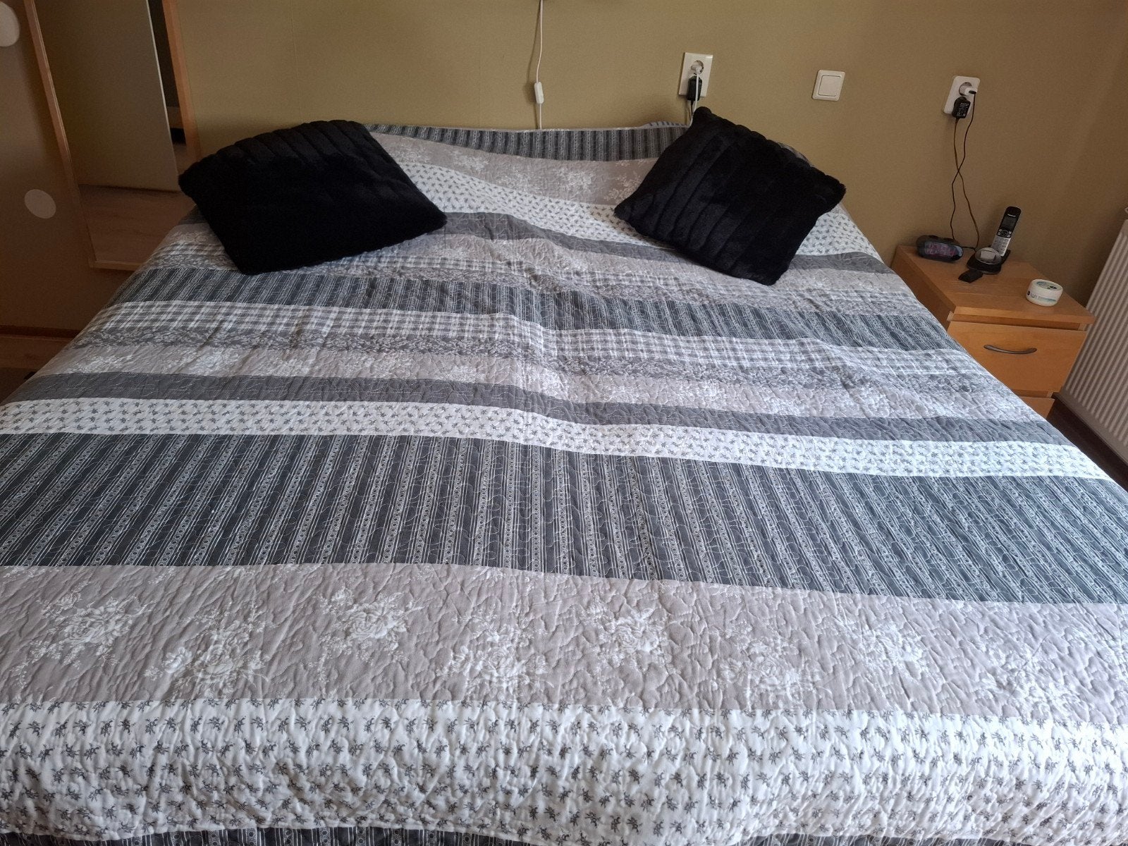 bedsprei 220x220 grijs, Tweepersoons, Ophalen of Verzenden, Zo goed als nieuw, Overige merken
