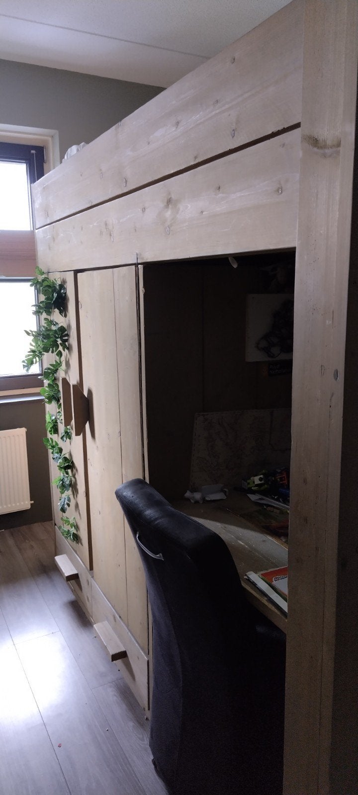 Steigerhouten hoogslaper met buro, kast, planken en opbergru, Ophalen, 85 tot 100 cm, Gebruikt, Hoogslaper of Stapelbed