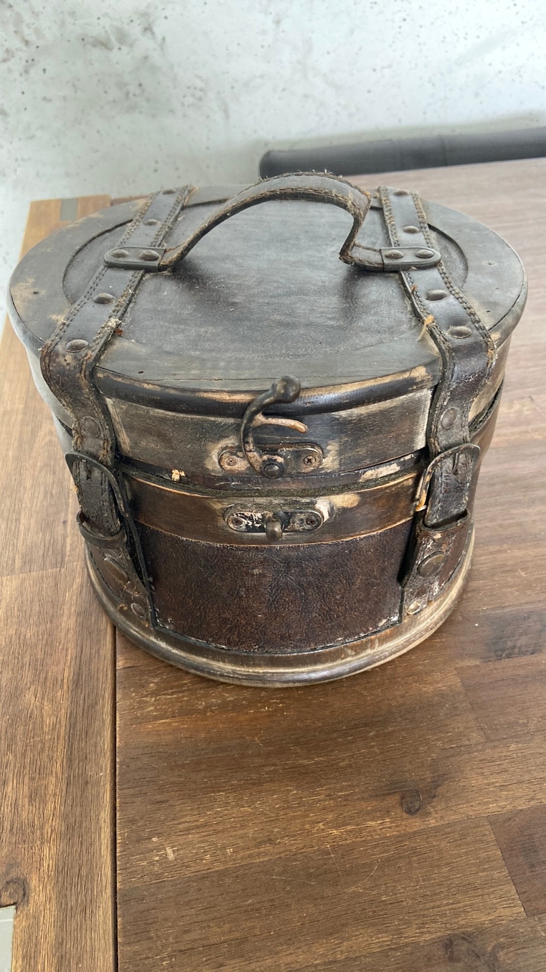 Antieke hoedendoos leer bekleed zeer oud, Ophalen of Verzenden