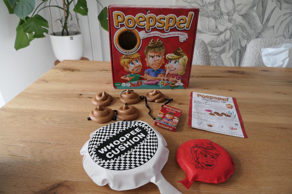Partyspel: Het poepspel -- vanaf 6 jaar -- doe eens gek!, Hobby en Vrije tijd, Gezelschapsspellen | Bordspellen, Vijf spelers of meer