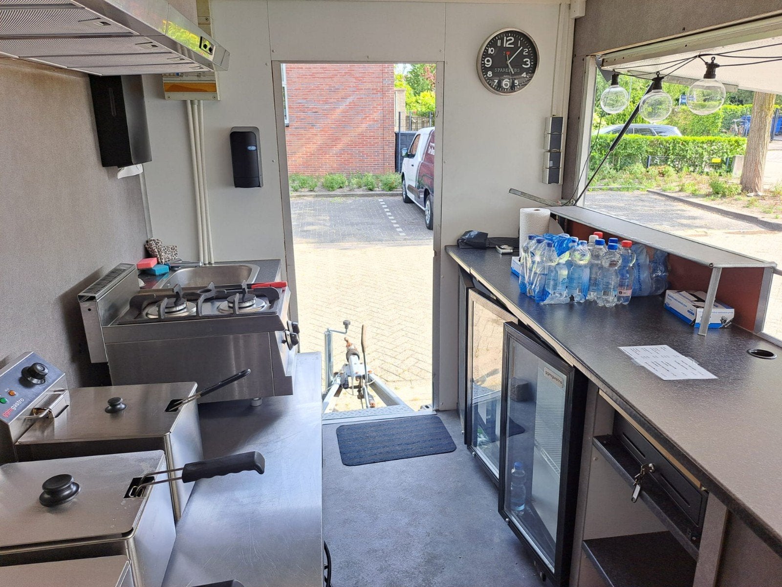 Volledig uitgeruste foodtrailer voor horeca, Ophalen