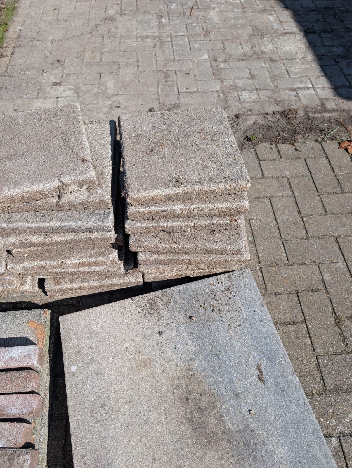 Gratis tegels, Tuin en Terras, Ophalen, Gebruikt, Beton, Terrastegels