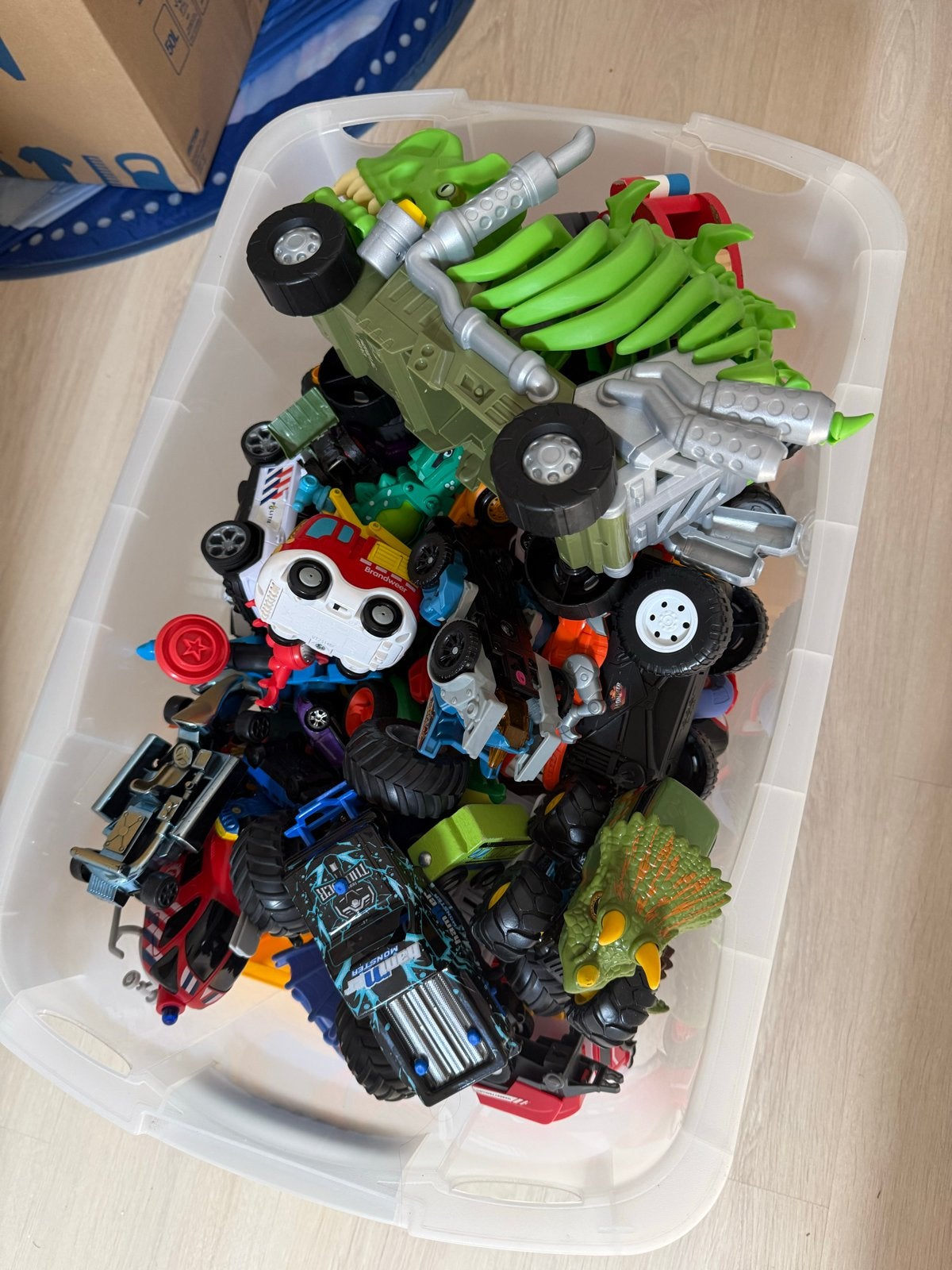 Grote bak vol speelgoedauto's, Ophalen, Gebruikt