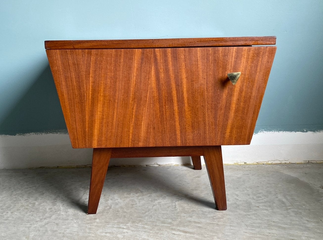 Vintage nachtkastje - jaren 60 - massief hout & teak, Ophalen, Zo goed als nieuw, 45 tot 65 cm, Minder dan 55 cm