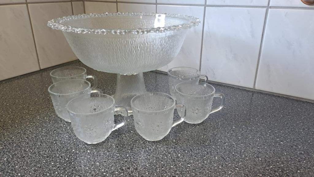 Grote glazen bowlset met 6 bijbehorende kopjes., Onbekend, Ophalen of Verzenden, Zo goed als nieuw, Aardewerk