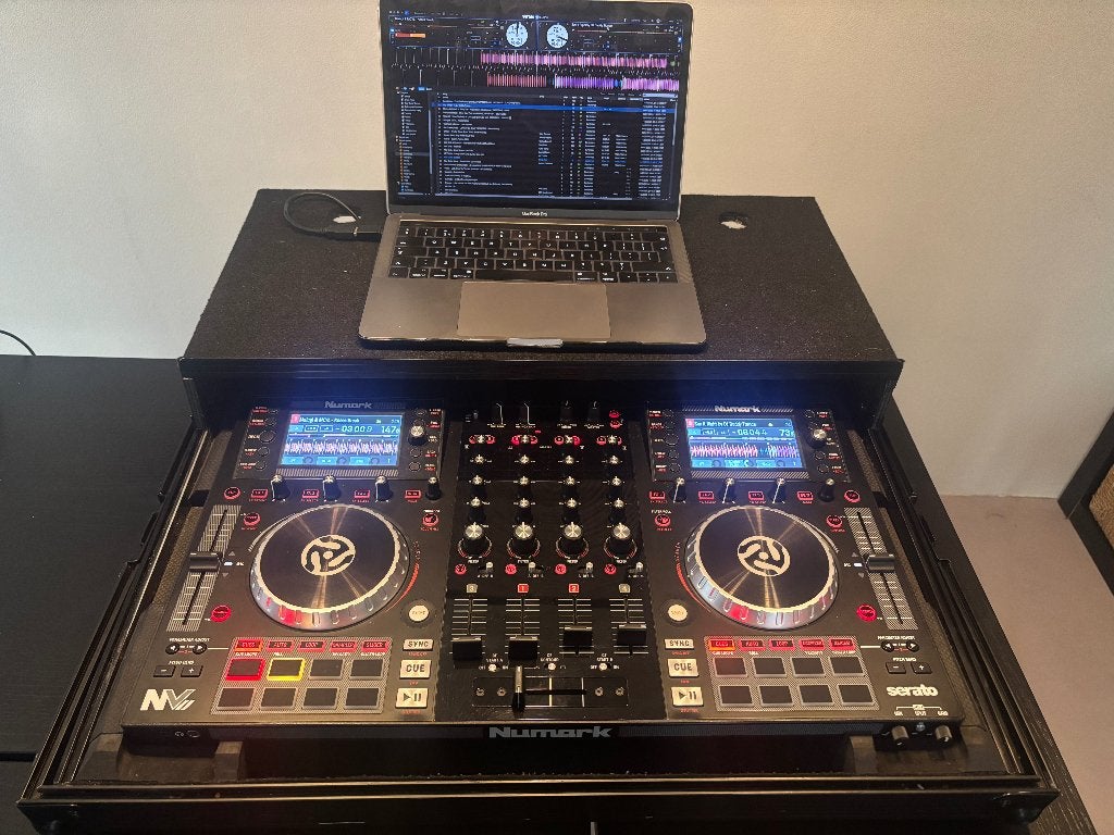 Numark NVII DJ-controller, met custom Odyssey flightcase, Ophalen, Gebruikt, Draaitafel, Numark