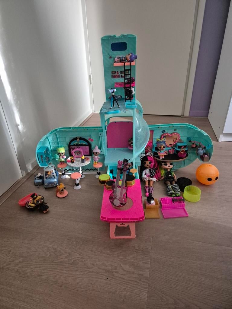 LOL glamper en super veel poppetjes/attributen, Ophalen of Verzenden, Zo goed als nieuw, Jongen of Meisje