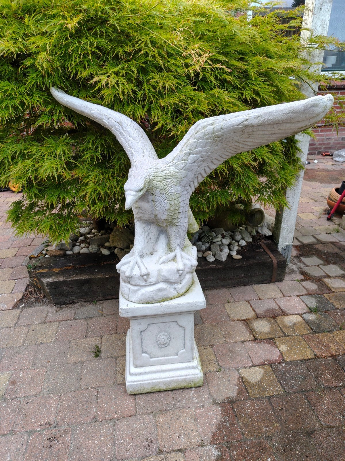 Prachtig adelaarsbeeld op sokkel, Tuin en Terras, Tuinbeelden, Ophalen, Zo goed als nieuw, Steen