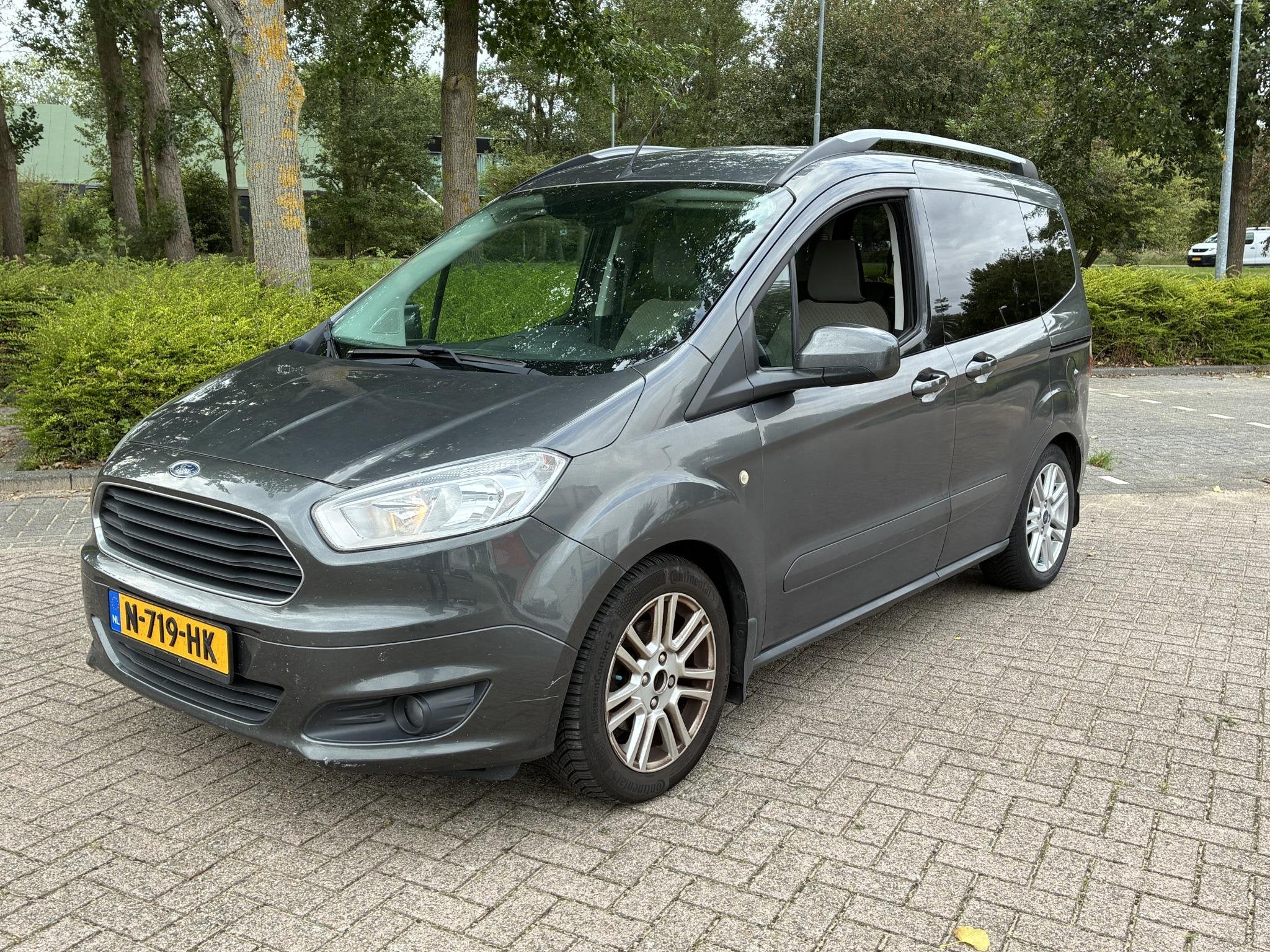 Ford Tourneo Courier 1.0 Titanium, Auto's, Voorwielaandrijving, Euro 5, Gebruikt, Bedrijf