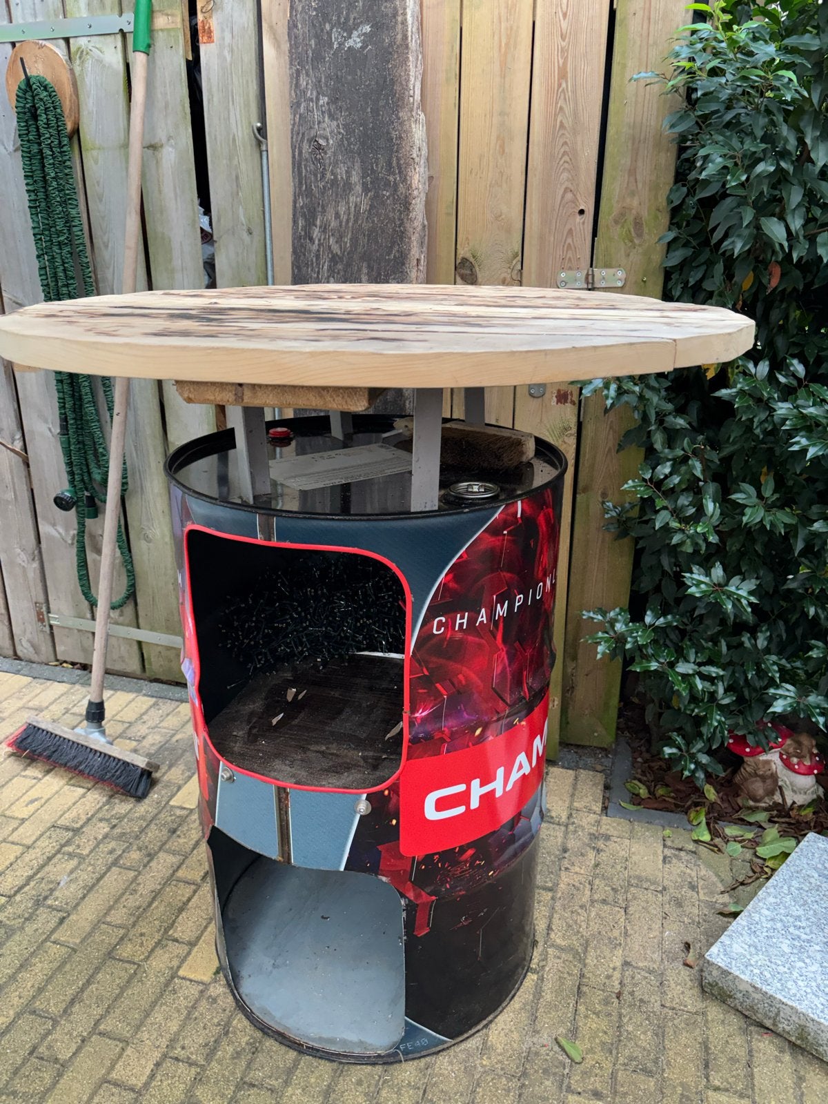 Unieke Champion olievat statafel met houten blad, Ophalen, Gebruikt, Rond, Metaal