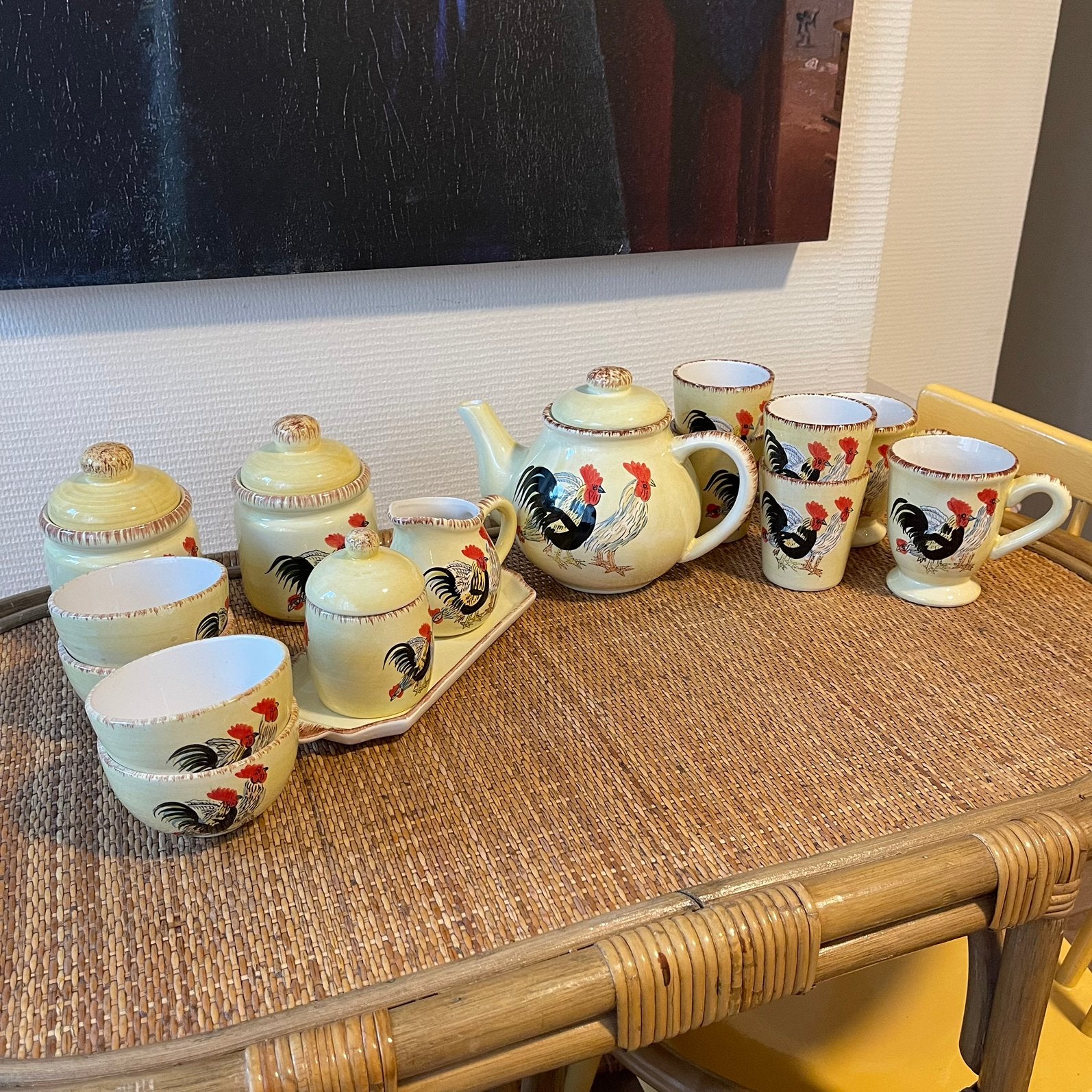 Servies met kippen en hanen. Landelijk, licht geel, Ophalen, Zo goed als nieuw, Landelijk/Boerenbont, Compleet servies