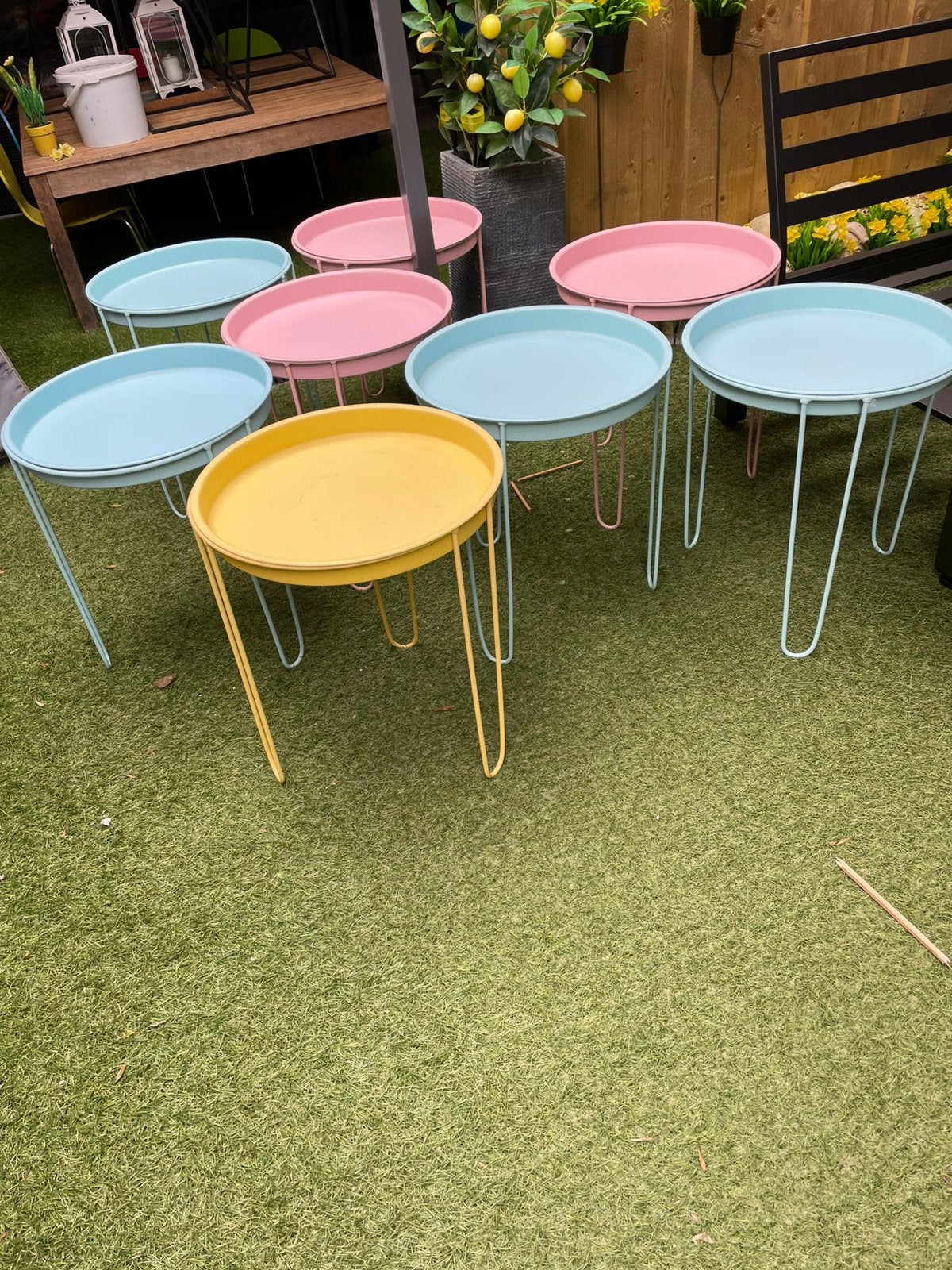 8 Fleurige bijzettafeltjes, Ophalen, Zo goed als nieuw, Staal