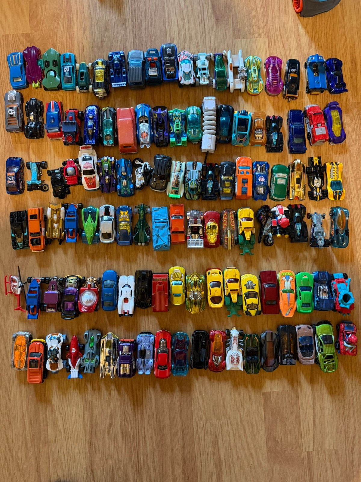 Hotwheel cars - 220+, Ophalen of Verzenden, Zo goed als nieuw