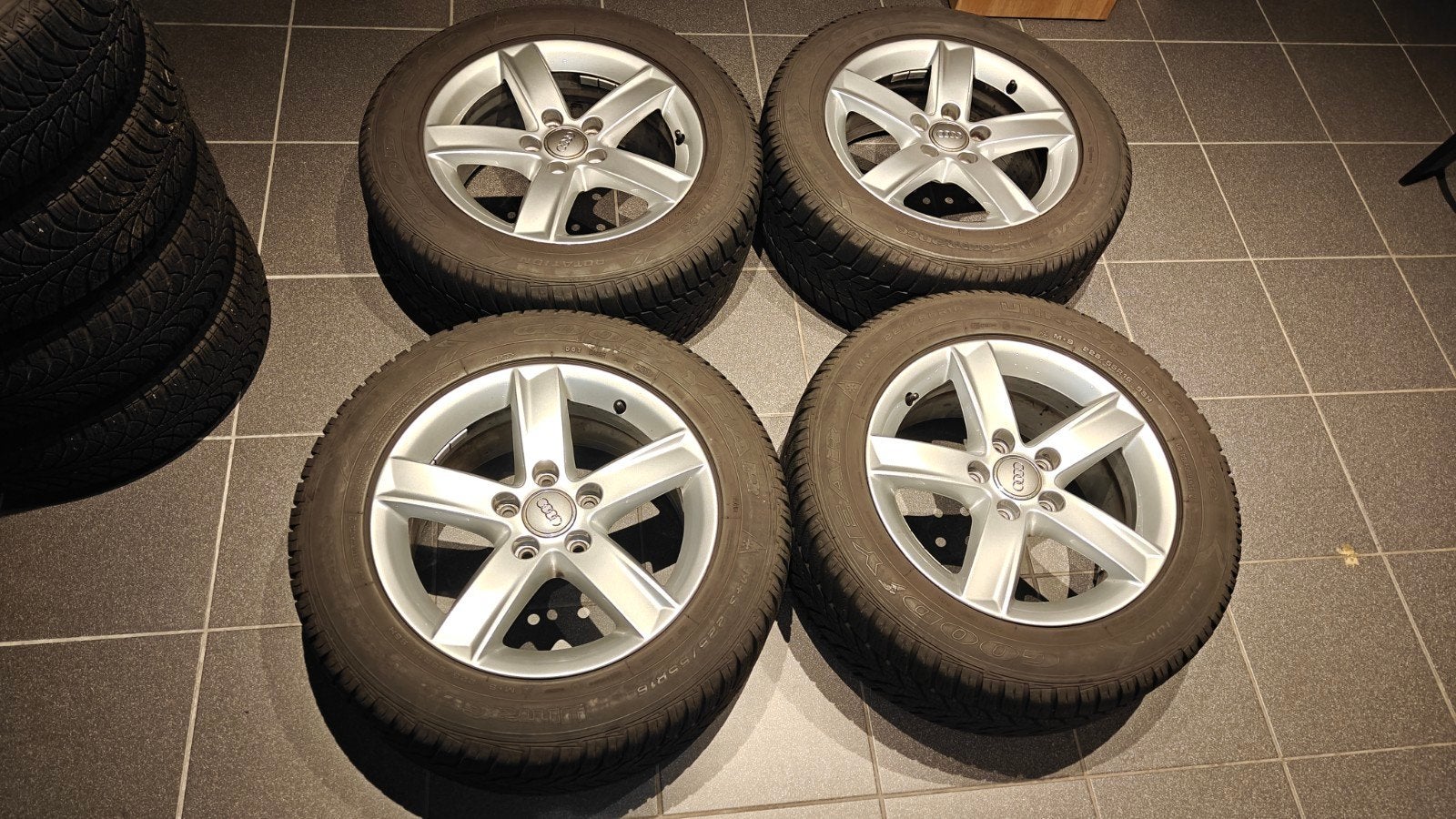 Audi A4 B8 16 inch velgen met Goodyear winterbanden, Auto-onderdelen, Ophalen, Gebruikt, 16 inch, Banden en Velgen