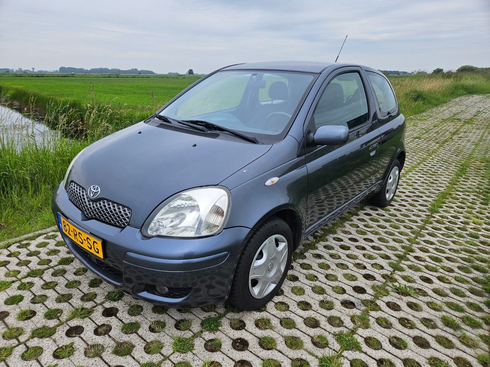 Toyota Yaris 1.0 | 2005 | LAGE KM 91.000 | NIEUWE APK, Auto's, Toyota, Stof, 31 €/maand, 4 cilinders, 855 kg