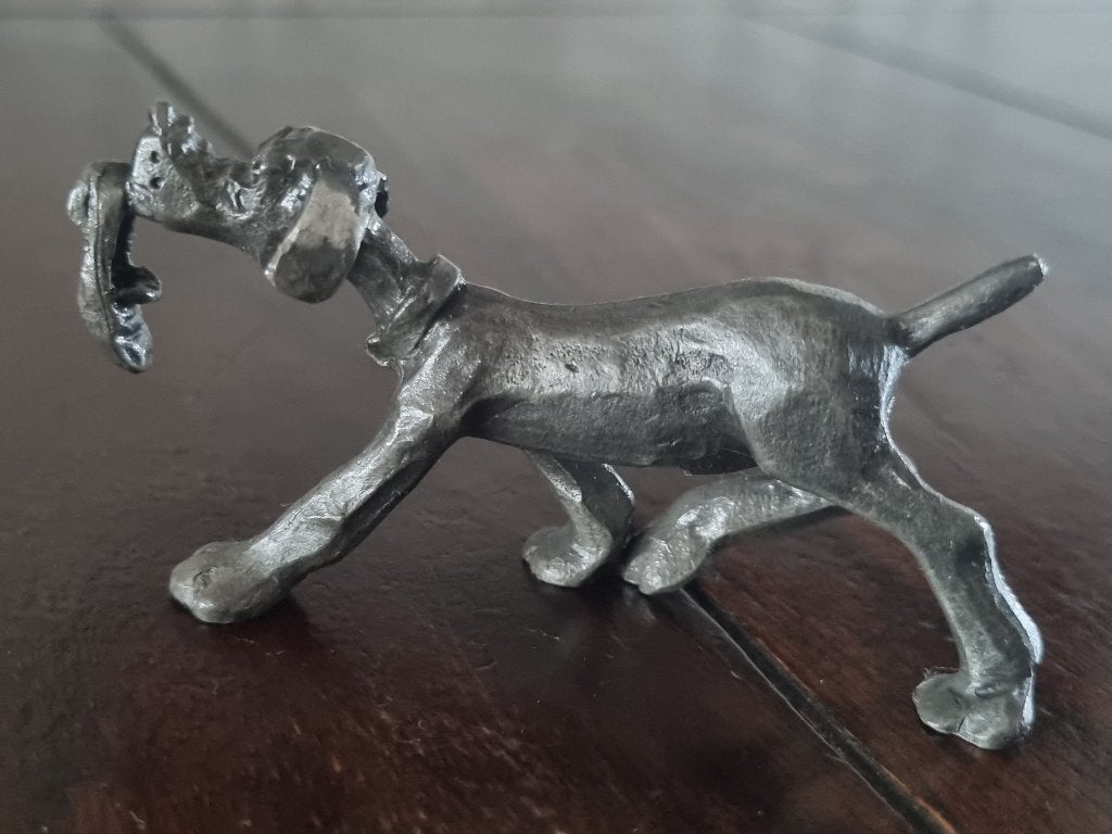 Tinnen Hond met een Schoen in zijn bek., Ophalen