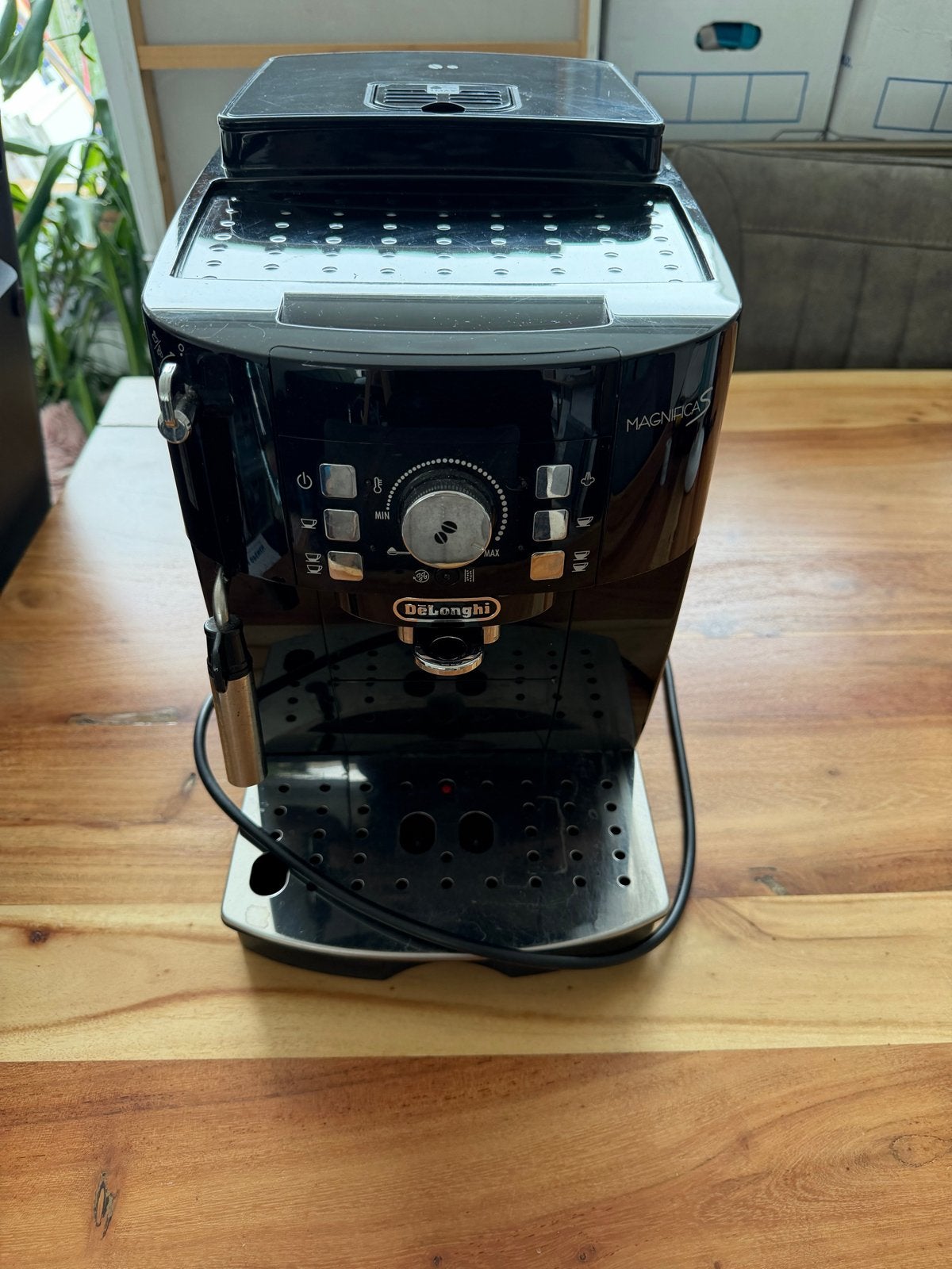 De'Longhi Magnifica S volautomatische espressomachine, Witgoed en Apparatuur, Koffiezetapparaten, Ophalen, Afneembaar waterreservoir
