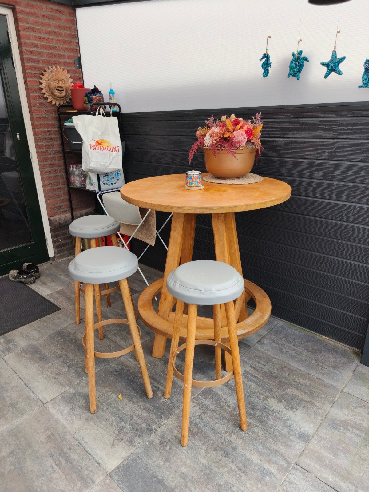 Houten bartafel met 5 krukken, Gebruikt, Ophalen of Verzenden, 90 cm of meer, 3 krukken