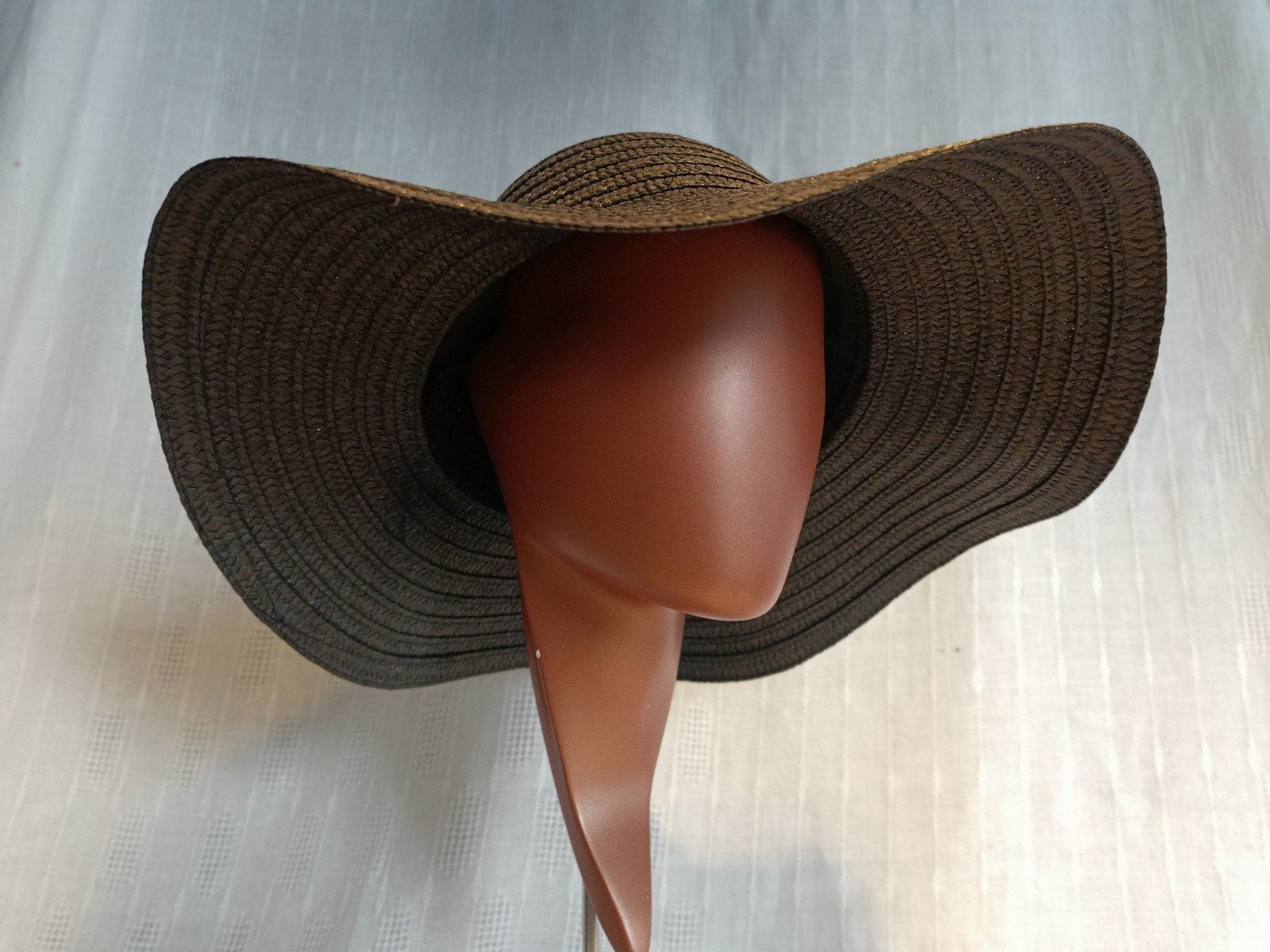 Zwarte dames hoed, Kleding | Dames, Ophalen of Verzenden, Zo goed als nieuw, One size fits all