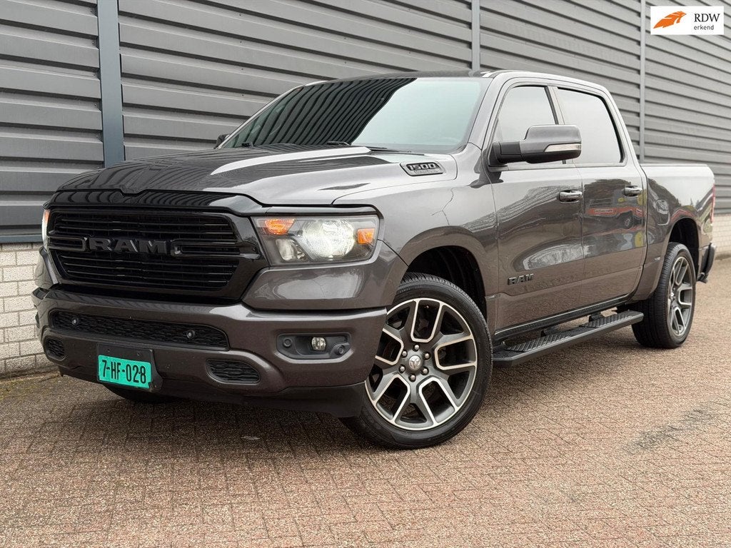 Dodge Ram 1500 5.7 V8 4x4 Crew Cab Big Horn BLACKPACK MARGE!, Auto's, Dodge, Automaat, Gebruikt, 5654 cc, Bedrijf