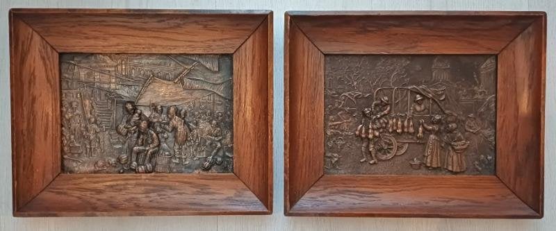 2 Antieke rood koperen voorstellingen in eikenlijstjes, Ophalen of Verzenden, Gebruikt, Natuurlijk materiaal, Wandhanger