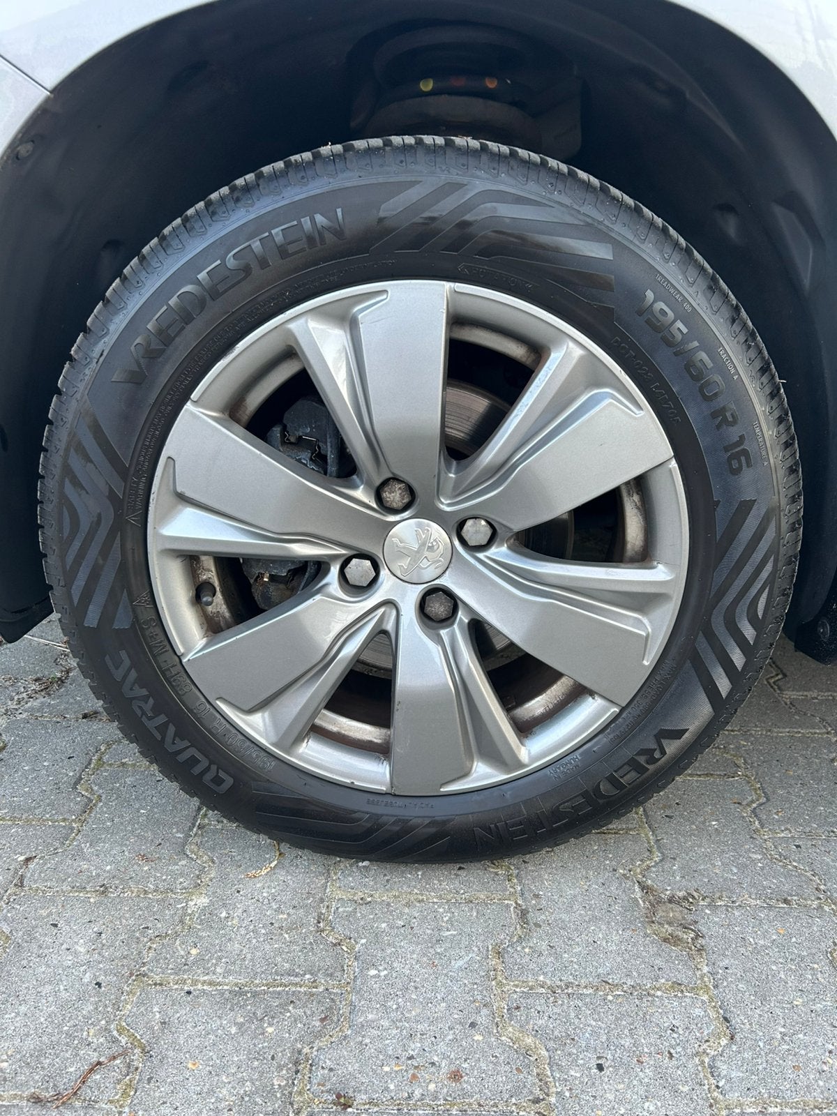 Foto 11 van Peugeot 2008 1.2 turbo 2018 Grijs pdc