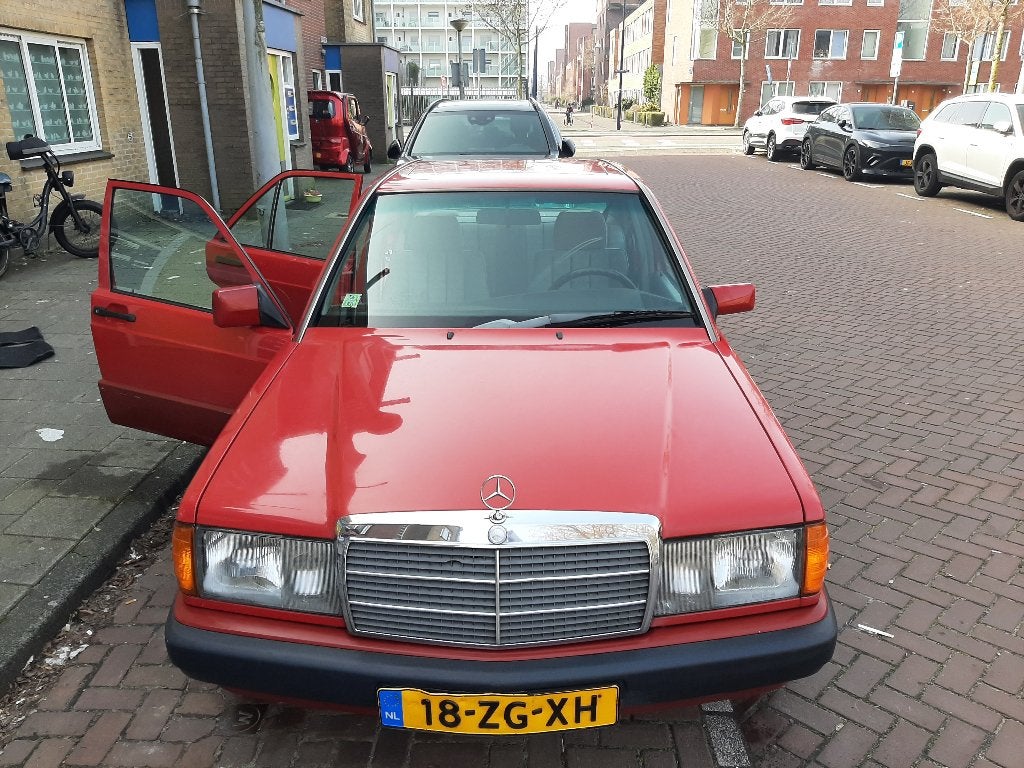 Mercedes-Benz 190 E  Automaat, Auto's, Mercedes-Benz, Automaat, Stof, 625 kg, Zwart
